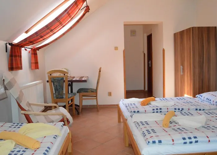 Pensión Restaurace A U Lva Karlštejn