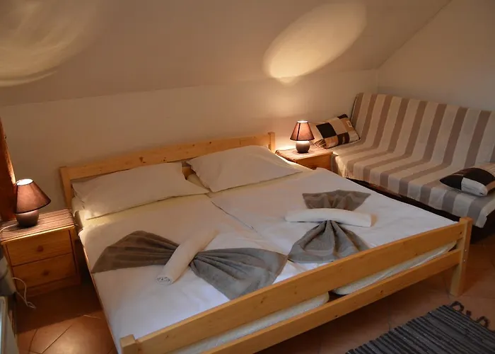 Restaurace A U Lva 3* Karlštejn