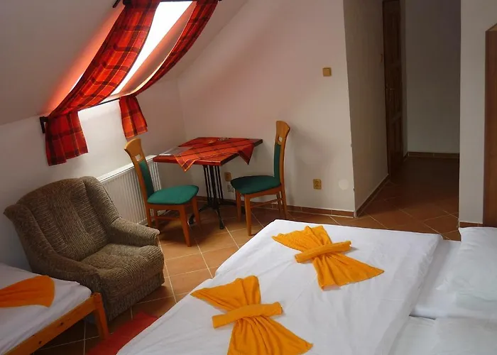 Restaurace A U Lva Pensión Karlštejn